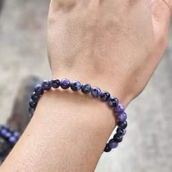 Charoit, armband 6mm runda pärlor
