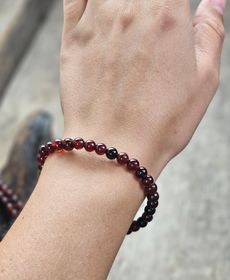 Granat extra, armband 6mm runda pärlor