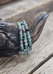 Regnbågsfluorit, armband 6mm runda pärlor