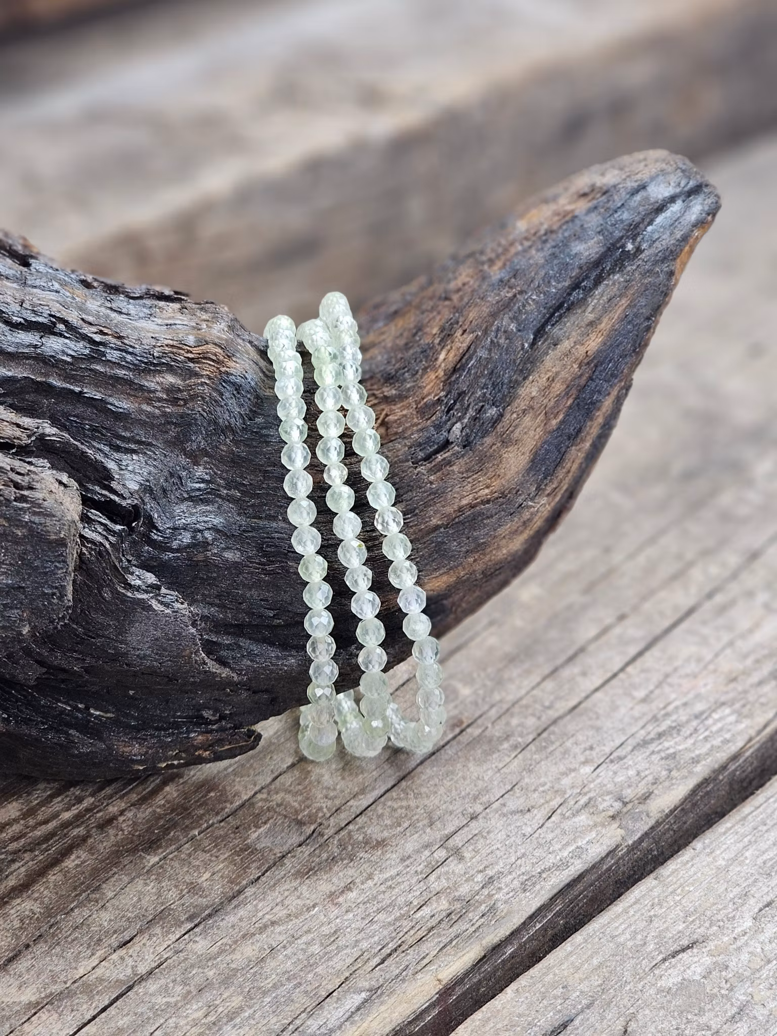 Prehnit, armband 4mm facetterade pärlor