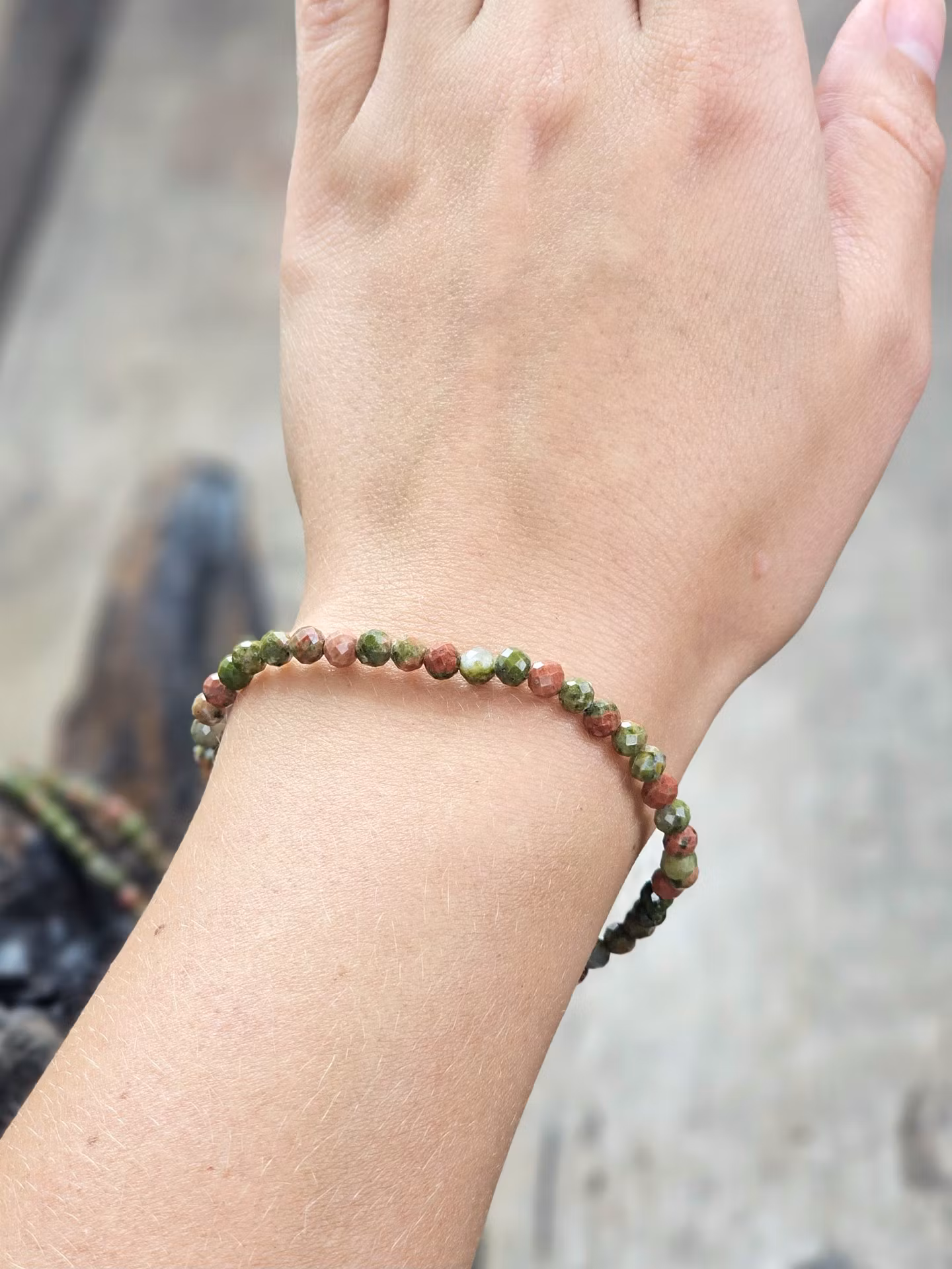 Unakit, armband 4mm facetterade pärlor