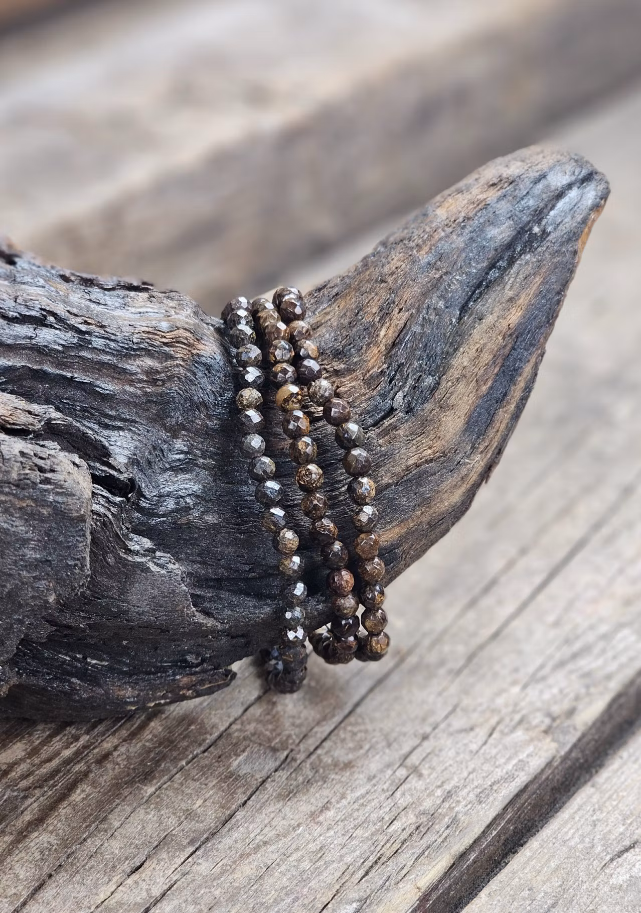 Bronzit, armband 4mm facetterade pärlor
