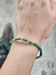 Mossagat, armband 4mm runda pärlor