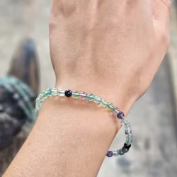 Regnbågsfluorit, armband 4mm runda pärlor