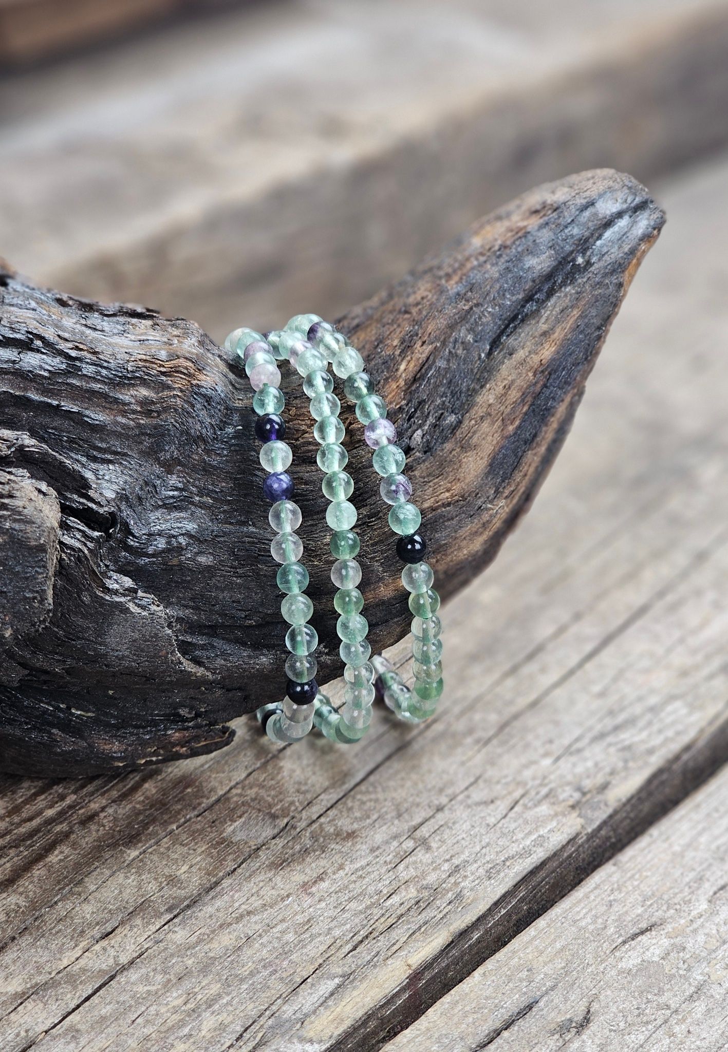 Regnbågsfluorit, armband 4mm runda pärlor