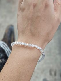 Krackelerad Bergkristall (Fire & Ice), armband 4mm runda pärlor