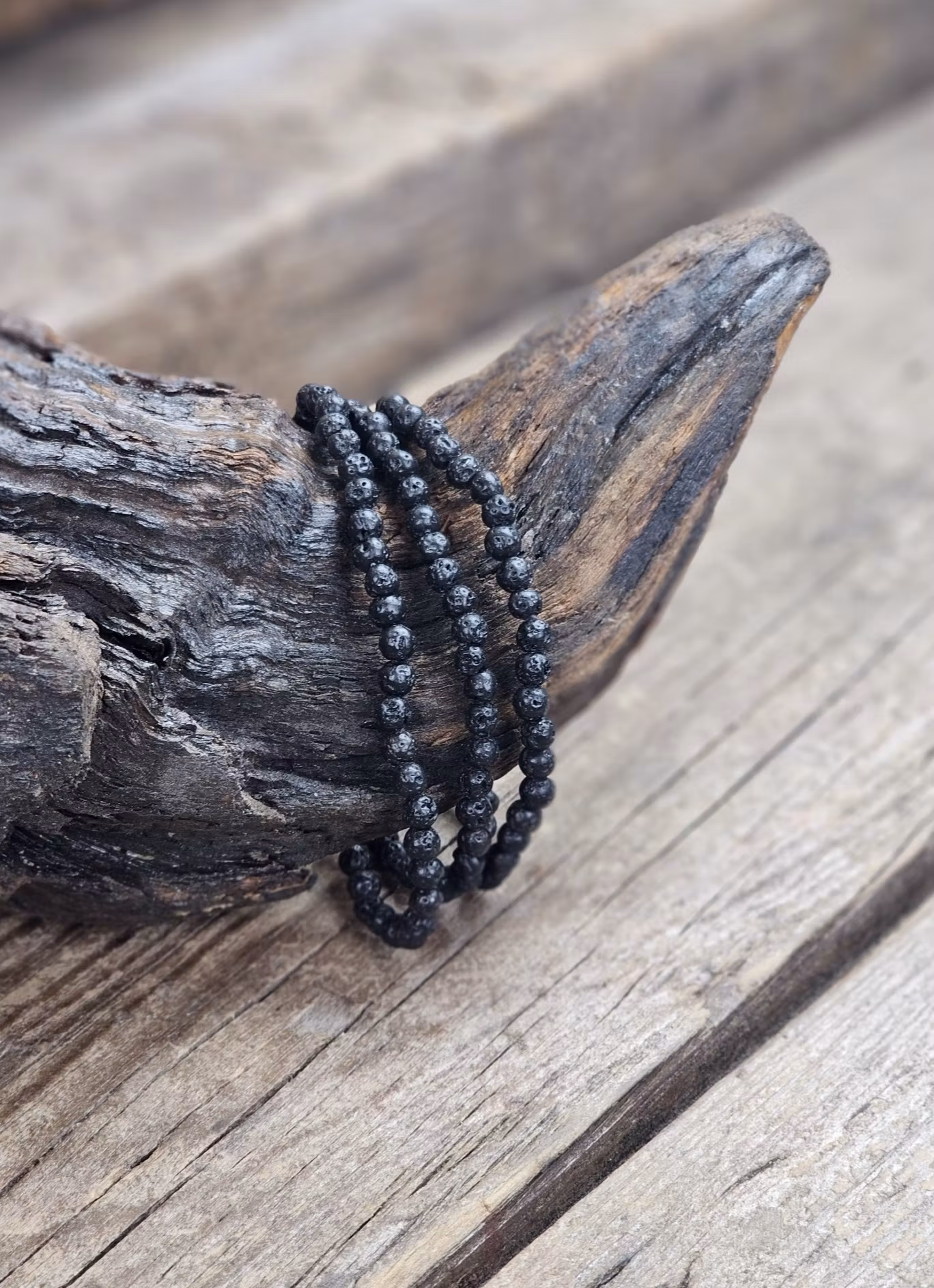 Lavasten, armband 4mm runda pärlor