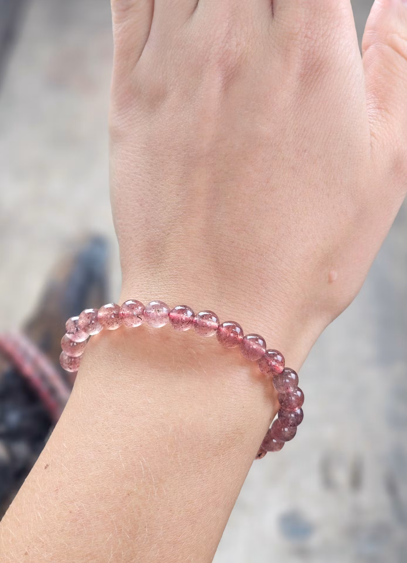 Jordgubbskvarts, armband 6mm runda pärlor