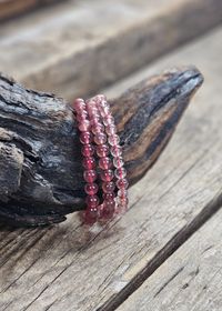 Jordgubbskvarts, armband 6mm runda pärlor