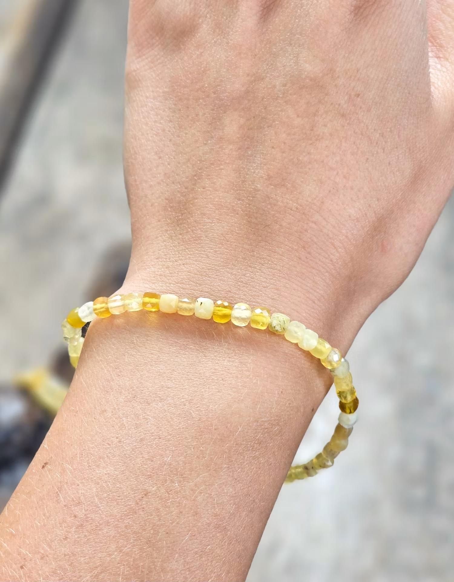 Gul Opal, armband 4mm facetterade pärlor