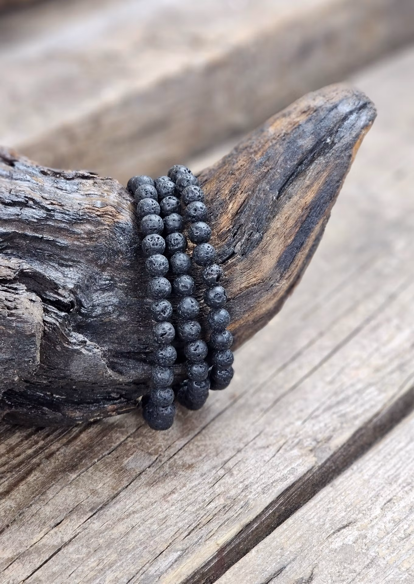 Lavasten, armband 6mm runda pärlor