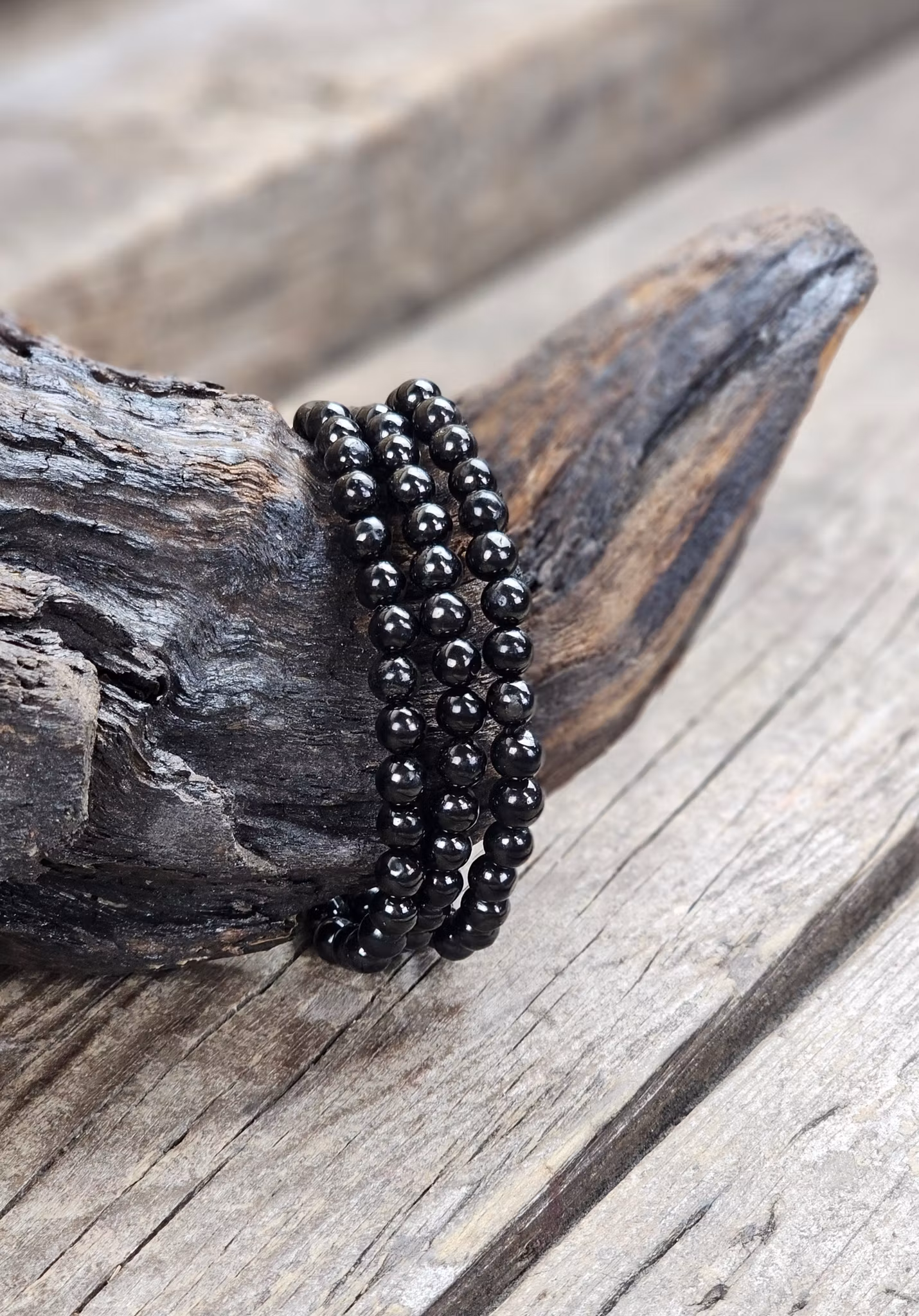 Jet (Fossilerad kolmineral), armband 6mm runda pärlor