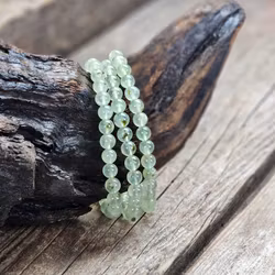 Prehnit, armband 6mm runda pärlor