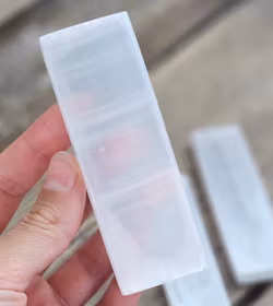 Vit Selenit, liten polerad laddningsplatta 10 cm