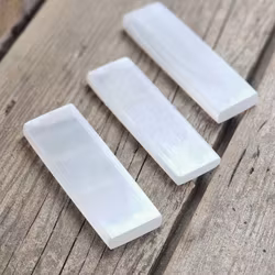 Vit Selenit, liten polerad laddningsplatta 10 cm