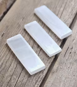 Vit Selenit, liten polerad laddningsplatta 10 cm