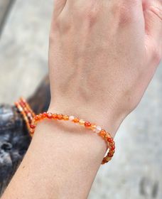 Karneol, armband 4mm runda pärlor