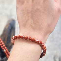 Breccijaspis, armband 6mm runda pärlor