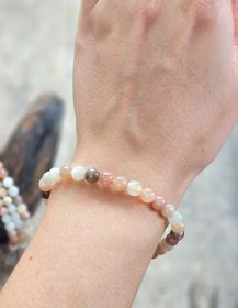 Månsten mix, armband 6mm runda pärlor