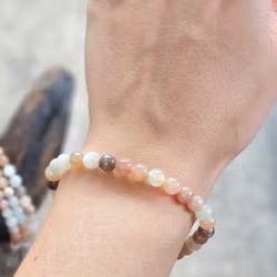 Månsten mix, armband 6mm runda pärlor