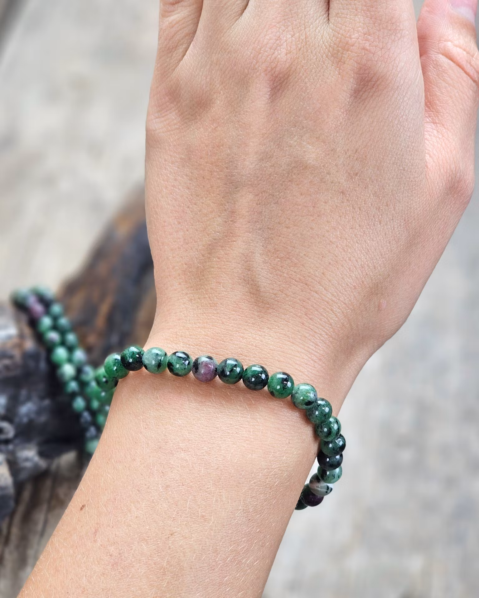 Zoisit med Rubin, armband 6mm runda pärlor