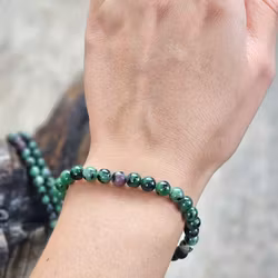 Zoisit med Rubin, armband 6mm runda pärlor
