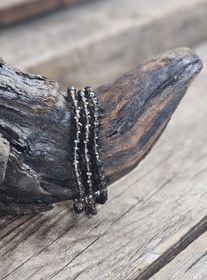 Rökkvarts mörk, armband 4mm facetterade pärlor