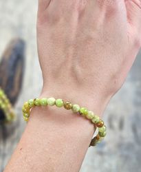 Grön Opal extra, armband 6mm runda pärlor