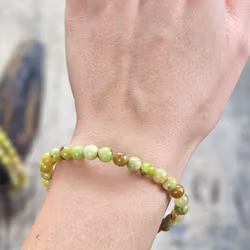 Grön Opal extra, armband 6mm runda pärlor