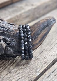 Svart Safir, armband 6mm runda pärlor
