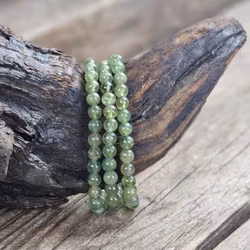 Grön Apatit, armband 6mm runda pärlor