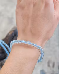 Blå Topas extra, armband 6mm runda pärlor