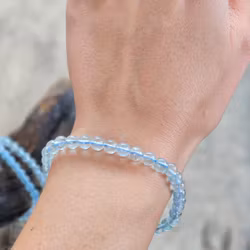 Blå Topas extra, armband 6mm runda pärlor