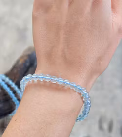 Blå Topas extra, armband 6mm runda pärlor