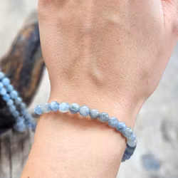 Kyanit, armband 6mm runda pärlor