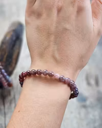 Röd Spinell mix, armband 6mm runda pärlor