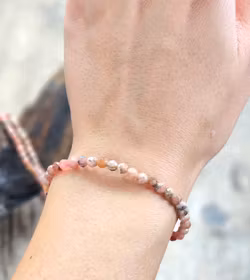 Rodokrosit, armband 4mm facetterade pärlor