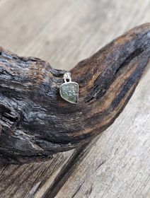 Moldavit rå, 925 silverinfattad hänge #4