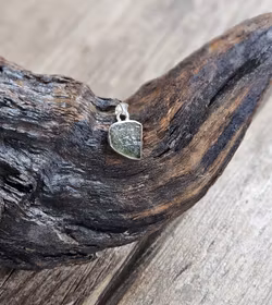 Moldavit rå, 925 silverinfattad hänge #4