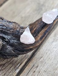 Rosenkvarts rå, silverpläterat hänge