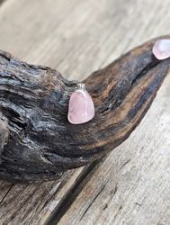 Rosenkvarts trumlad, silverpläterat hänge