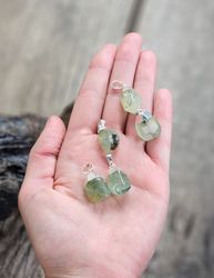 Prehnit facetterad droppe, silverpläterat hänge