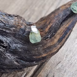 Prehnit facetterad droppe, silverpläterat hänge