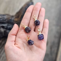 Ametist mörk facetterad droppe, guldpläterat hänge