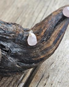 Rosenkvarts facetterad droppe, silverpläterat hänge