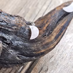 Måne Rosenkvarts, silverpläterat hänge