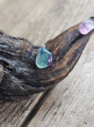 Regnbågsfluorit trumlad, silverpläterat hänge