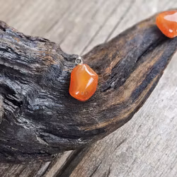 Karneol trumlad, silverpläterat hänge