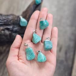 Amazonit trumlad, silverpläterat hänge