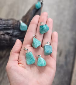 Amazonit trumlad, silverpläterat hänge